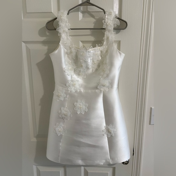 Elliatt Elder Dress White Mini - Picture 5 of 15